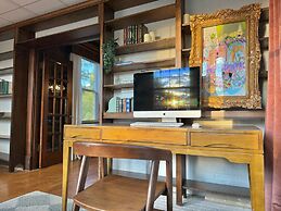 The Colonial Mt. Lebanon by Luxe PGH