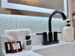 The Colonial Mt. Lebanon by Luxe PGH