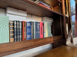 The Colonial Mt. Lebanon by Luxe PGH