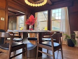 The Colonial Mt. Lebanon by Luxe PGH