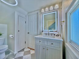 The Colonial Mt. Lebanon by Luxe PGH