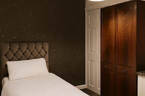 House-sleeps 5 Person -etihad Stadium 15 min Drive