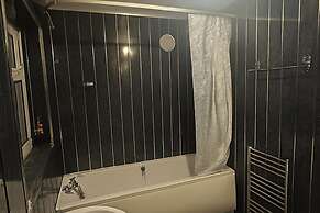 House-sleeps 5 Person -etihad Stadium 15 min Drive