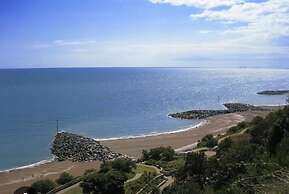 Folkestone - 1BR Apartment - Sauna - Pet Friendly