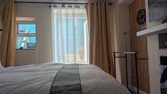 Folkestone - 1BR Apartment - Sauna - Pet Friendly