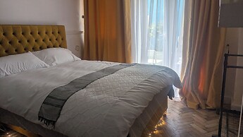 Folkestone - 1BR Apartment - Sauna - Pet Friendly