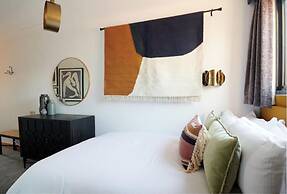 Central Stays by REMOTLYS.com