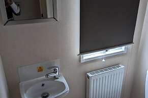 Coastal Retreat, Sleeps 6 - Near Beach w Parking