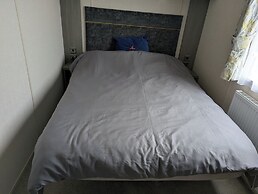 Coastal Retreat, Sleeps 6 - Near Beach w Parking
