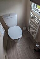 Coastal Retreat, Sleeps 6 - Near Beach w Parking