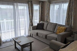 Coastal Retreat, Sleeps 6 - Near Beach w Parking