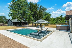 Hot Tub Pool Firepit Gameroom Guesthouse