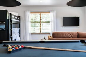 Hot Tub Pool Firepit Gameroom Guesthouse