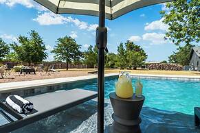 Hot Tub Pool Firepit Gameroom Guesthouse