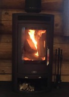 Beautiful 1-bed Secluded Cabin, With bar & Fire