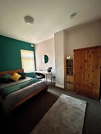 Spacious Coventry House With 4 Bedrooms