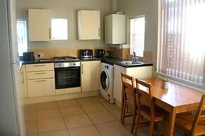 Spacious Coventry House With 4 Bedrooms