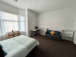 Spacious Coventry House With 4 Bedrooms