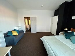 Spacious Coventry House With 4 Bedrooms