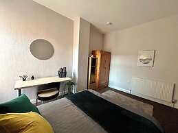 Spacious Coventry House With 4 Bedrooms