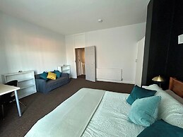 Spacious Coventry House With 4 Bedrooms