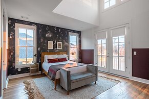 The Monroe by AvantStay – Stylish Group Stay with Easy Access to Attra