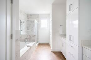 The Monroe by AvantStay – Stylish Group Stay with Easy Access to Attra