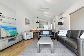 Lazy Days 1 by Stay Noosa