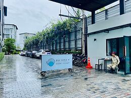 The Title V by The Esquire