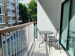 The Title V by The Esquire