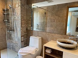 The Title V by The Esquire