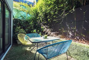 Melb Cbd a Zen oasis garden studio.