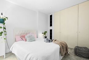 Melb Cbd a Zen oasis garden studio.