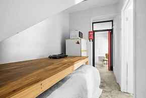 Melb Cbd a Zen oasis garden studio.