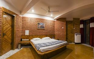 White Triangle By Joy Suites