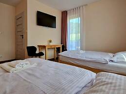 Holiday Home With Pool for 8 People, Iwierzyce