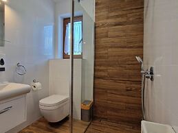 Holiday Home With Pool for 8 People, Iwierzyce