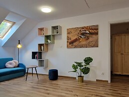 Holiday Home With Pool for 8 People, Iwierzyce