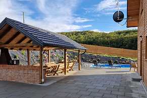 Holiday Home With Pool for 8 People, Iwierzyce