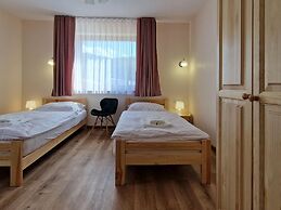 Holiday Home With Pool for 8 People, Iwierzyce