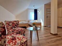 Holiday Home With Pool for 8 People, Iwierzyce