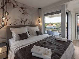 Luxury Villa With Swimming Pool and Terrace