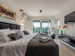 Luxury Villa With Swimming Pool and Terrace