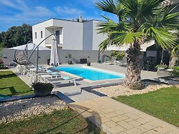 Luxury Villa With Swimming Pool and Terrace