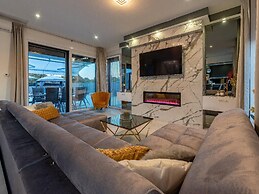 Luxury Villa With Swimming Pool and Terrace