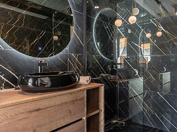 Luxury Villa With Swimming Pool and Terrace