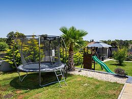 Luxury Villa With Swimming Pool and Terrace