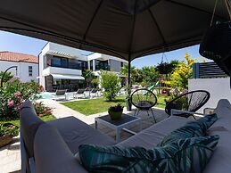 Luxury Villa With Swimming Pool and Terrace