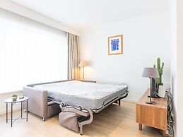 Spacious Studio Near Seafront