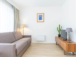 Spacious Studio Near Seafront